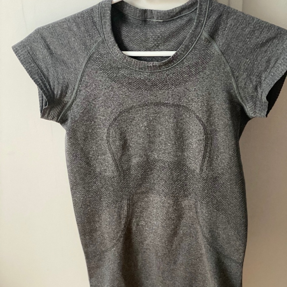 Lululemon size 2 - Picture 2 of 3